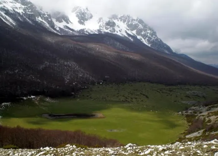 Abruzzo Favolosa Vista Monte Sirente Parco Sirente Velino Villa Castelvecchio Subequo